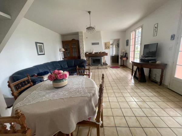 Maison - Proximite oloron-sainte-marie - Réf.:205389 PROXIMITE OLORON - CHARMANTE MAISON D'HABITATION TYPE T5 AVEC GRAND TERRAIN PAYSAGER ET SOUS-SOL -