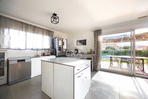 A vendre - Estagel- Villa de 2018- Plain pied - 4 chambres - Piscine