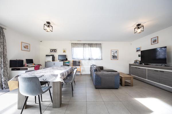 A vendre - Estagel- Villa de 2018- Plain pied - 4 chambres - Piscine