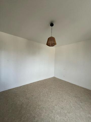 LA BATAVILLE- 2 pièces- cuisine équipée- stationnement