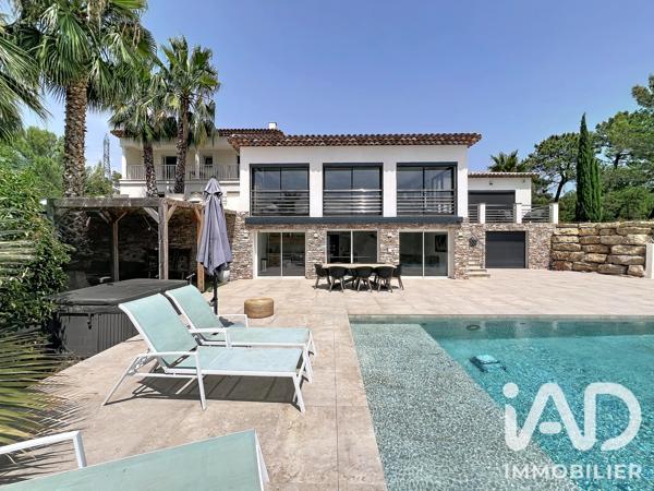 Maison à vendre 5 pièces 400 m² Roquebrune-sur-Argens