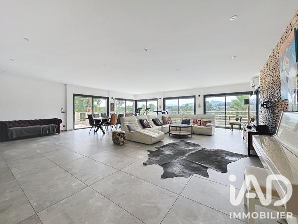 Maison à vendre 5 pièces 400 m² Roquebrune-sur-Argens