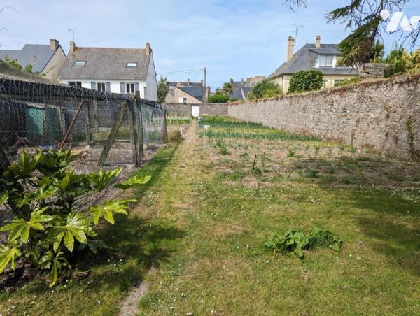 SAINT-VAAST-LA-HOUGUE - MAISON DE MAÎTRE Et TERRAIN A BÂTIR
