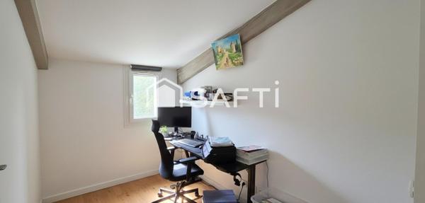 Maison 2 chambres, 1 bureau, Dressing, cave, garage et jardin
