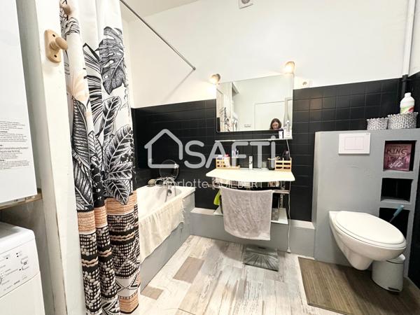 Maison de ville avec terrasse et local commercial