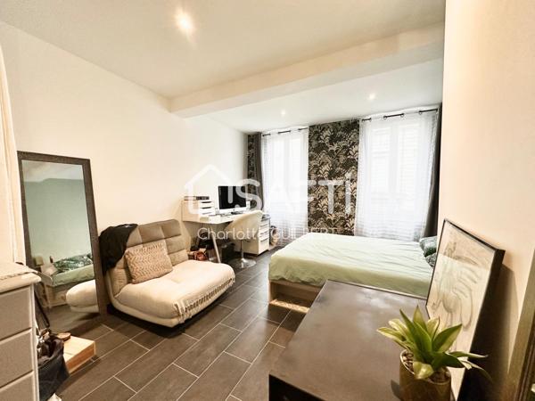 Maison de ville avec terrasse et local commercial