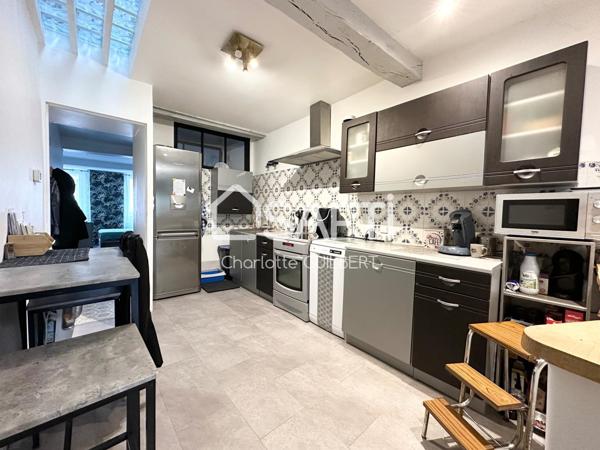 Maison de ville avec terrasse et local commercial