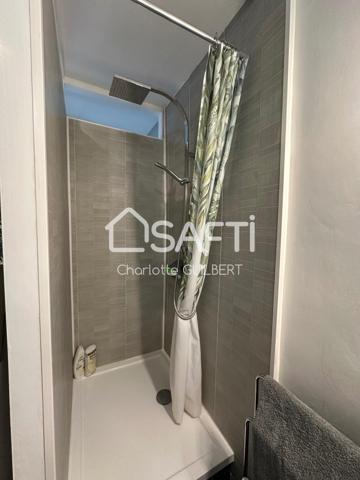 Maison de ville avec terrasse et local commercial