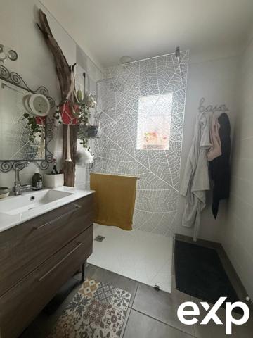 Maison moderne avec jardin