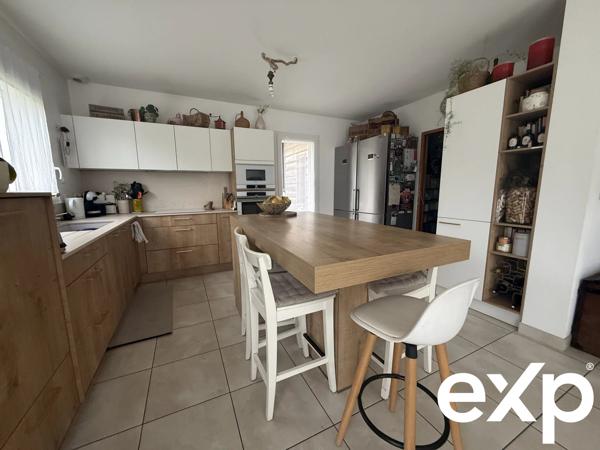 Maison moderne avec jardin