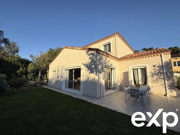 Maison moderne avec jardin