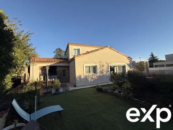 Maison moderne avec jardin