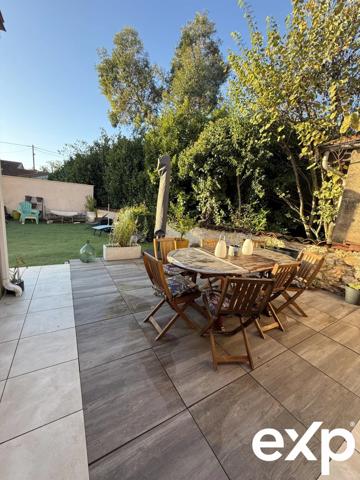 Maison moderne avec jardin