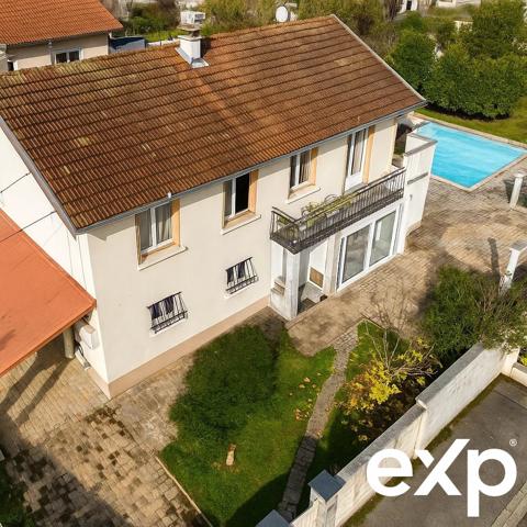 Maison à Peronnas avec de grands volumes