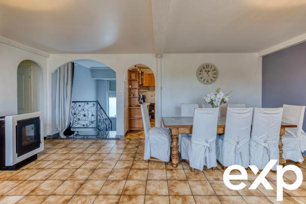 Maison à Peronnas avec de grands volumes