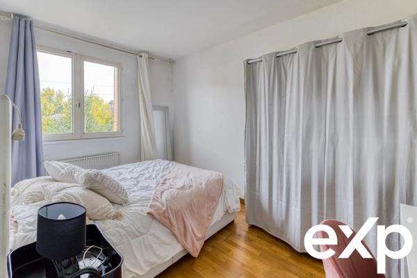 Maison à Peronnas avec de grands volumes