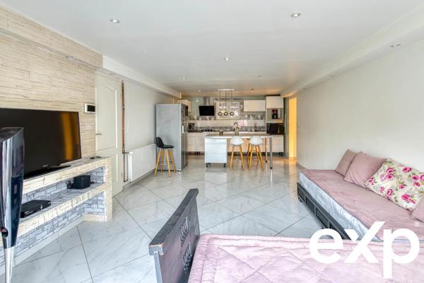 Maison à Peronnas avec de grands volumes