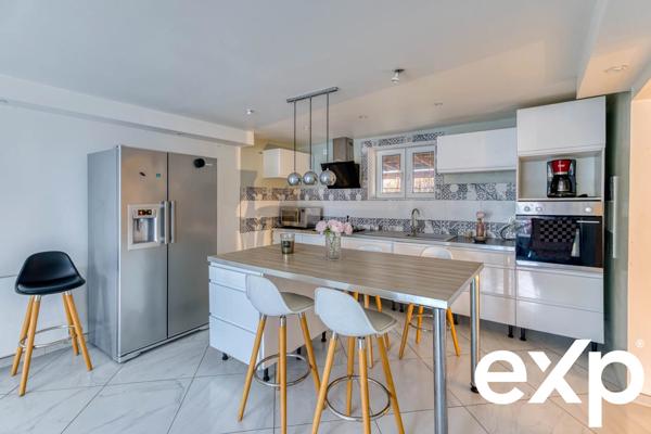 Maison à Peronnas avec de grands volumes