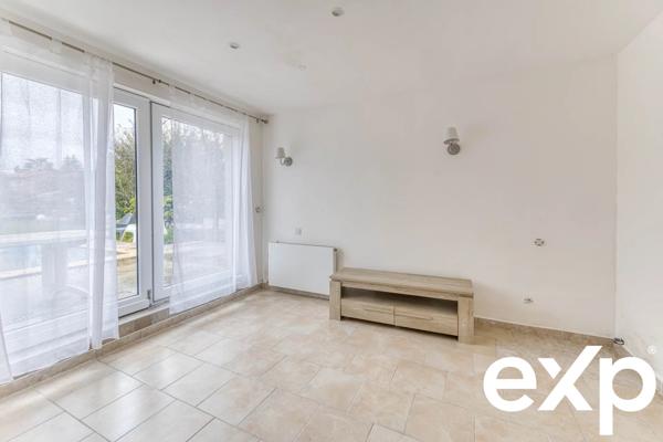 Maison à Peronnas avec de grands volumes