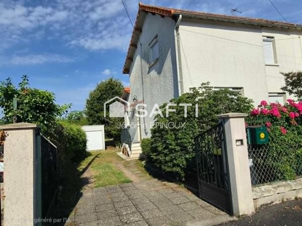 Coup de cœur pour cette demeure, dans laquelle il n'y a plus qu'à poser ses valises. Rare, Zéro travaux à prévoir !!! Un quartier prisé, à proximité de toutes commodités.