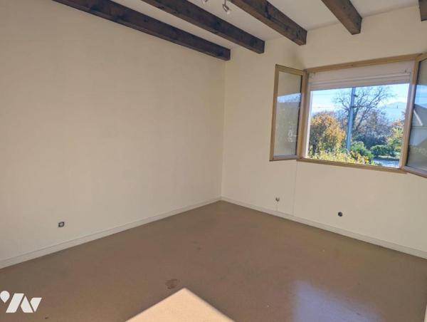 MAISON INDIVIDUELLE AVEC GARAGE CAVE  ET JARDIN SECTEUR BISSY