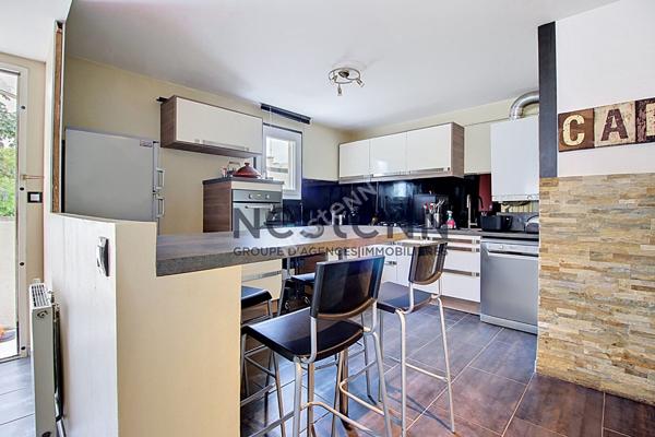 Appartement Vitrolles T4 de 85 m2 à proximité de toutes les commodités et au calme avec garage