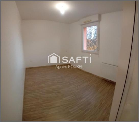 Orvault bourg - Parking - proche commodités et transports et écoles