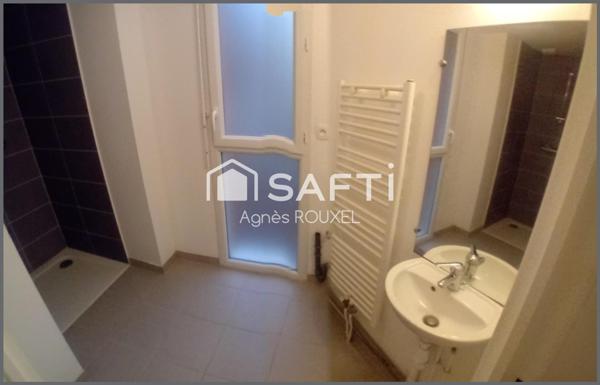 Orvault bourg - Parking - proche commodités et transports et écoles