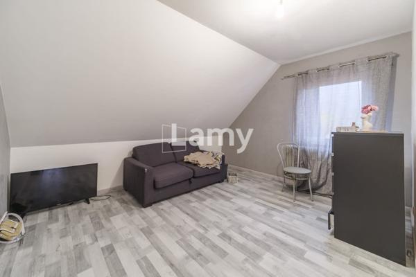 T4 rénové avec annexes