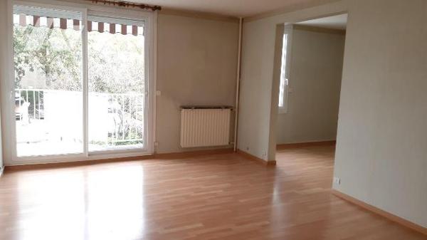 Quartier métro Henri Fréville : Au premier étage avec ascenseur, appartement T3  de 69.57 m² : ...