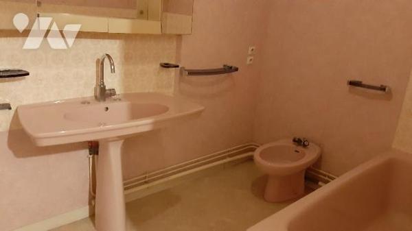 Quartier métro Henri Fréville : Au premier étage avec ascenseur, appartement T3  de 69.57 m² : ...