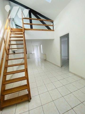 A VENDRE à Perros-Guirec (22700) en Côtes-d'Armor (22), Centre-Ville, un appartement de type 2 ...