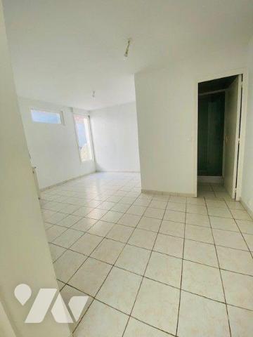 A VENDRE à Perros-Guirec (22700) en Côtes-d'Armor (22), Centre-Ville, un appartement de type 2 ...