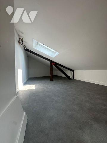 A VENDRE à Perros-Guirec (22700) en Côtes-d'Armor (22), Centre-Ville, un appartement de type 2 ...