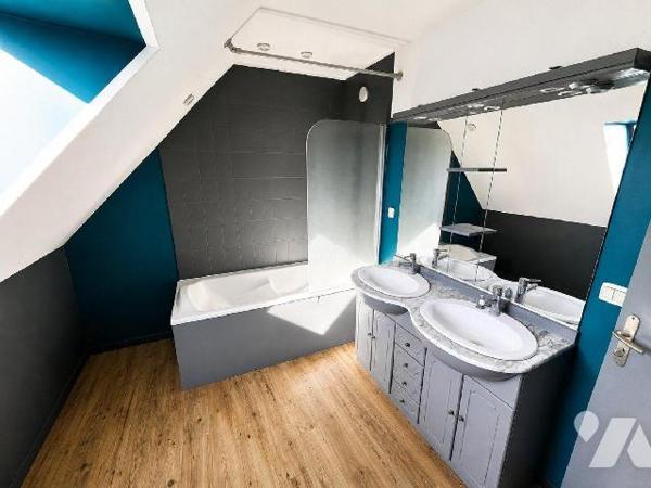 Maison à vendre à Sin-le-Noble (59450) dans le Nord (59)

Maison en vente sur la commune de S...