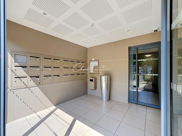 T2 CENTRE BOURG CHESSY DE 40.33m² AVEC PLACE DE PARKING EN SOUS SOL