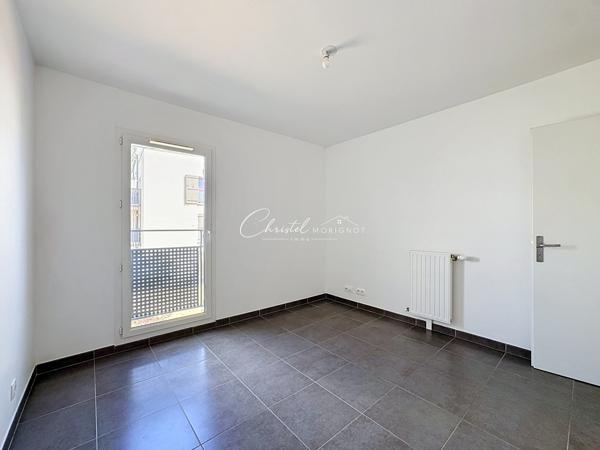 T2 CENTRE BOURG CHESSY DE 40.33m² AVEC PLACE DE PARKING EN SOUS SOL