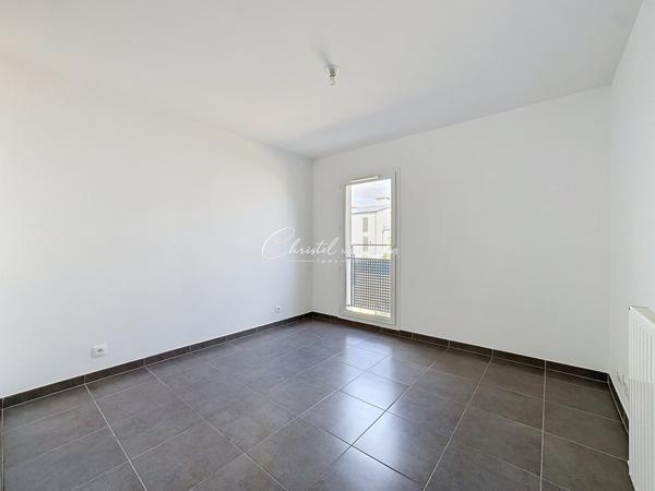 T2 CENTRE BOURG CHESSY DE 40.33m² AVEC PLACE DE PARKING EN SOUS SOL