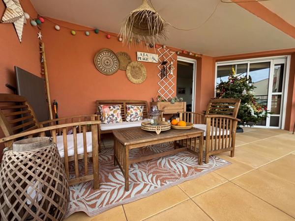 MÈZE(34), À VENDRE T4 SURFACE 94 m2 , VUE ÉTANG DE THAU, BOX FERMÉ, PROCHE PORT ET COMMERCES.