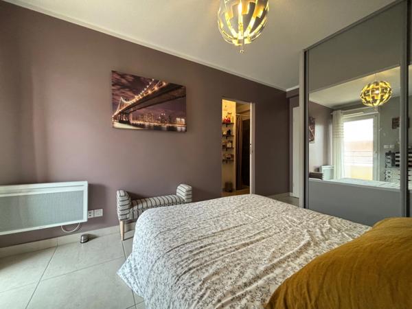 MÈZE(34), À VENDRE T4 SURFACE 94 m2 , VUE ÉTANG DE THAU, BOX FERMÉ, PROCHE PORT ET COMMERCES.