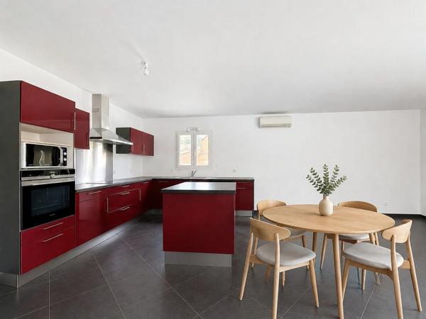 Maison plain-pied à vendre à Anduze – 3 chambres, piscine automatisée, garage, terrasse couverte, terrain 833 m²