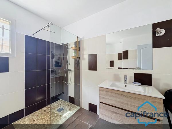 Maison plain-pied à vendre à Anduze – 3 chambres, piscine automatisée, garage, terrasse couverte, terrain 833 m²