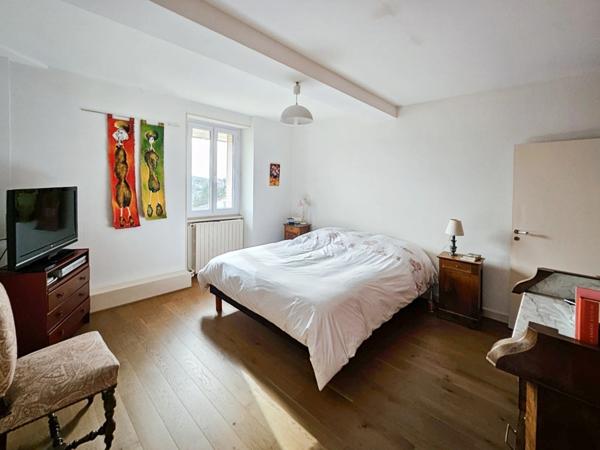 Dpt Allier (03), à vendre NERIS LES BAINS appartement T8 de 195 m² avec jardin privatif, idéalement situé