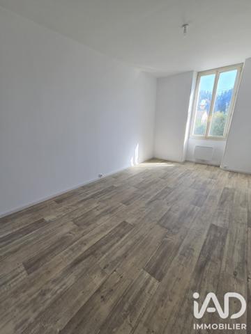 Location appartement 3 pièces 86 m² Montendre