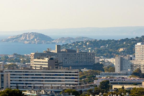 ***VISITE VIRTUELLE SUR DEMANDE…MARSEILLE 9EME...LA ROUVIERE...3 PIECES...TRAVERSANT...LUMINEUX...VUE MER, VILLE ET COLLINES EXCEPTIONNELLE...PROCHE COMMODITES***