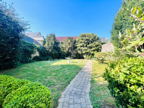 Exceptionnelle demeure de 270 m² habitables, 6 chambres, au cœur du centre-ville, proche de la gare