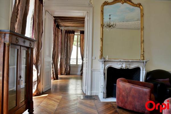 Maison à vendre  11 pièces •  Trilbardou