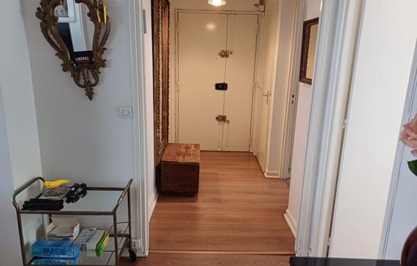 Paris : grand appartement