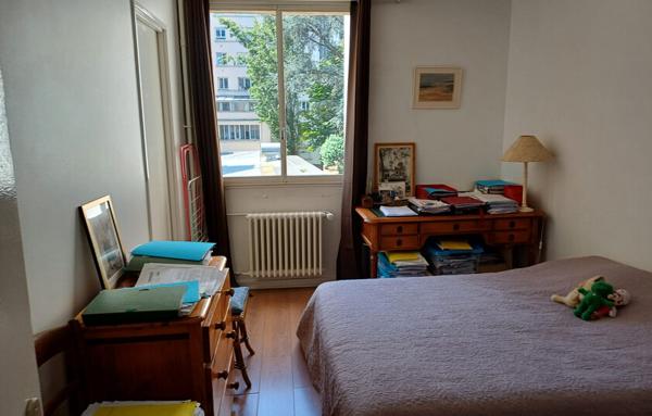 Paris : grand appartement