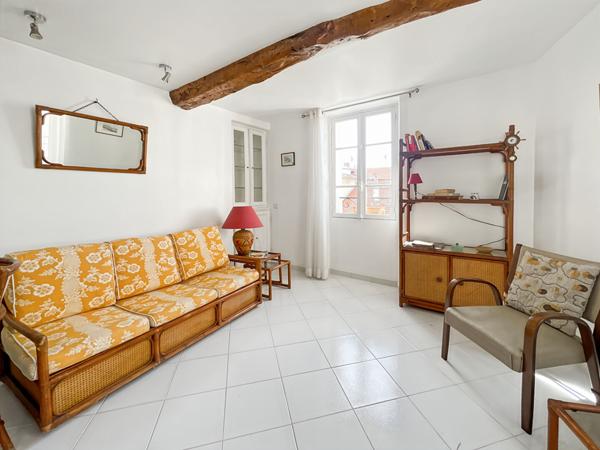 APPARTEMENT DE TYPE 2 PIECES. CANNET MAIRIE